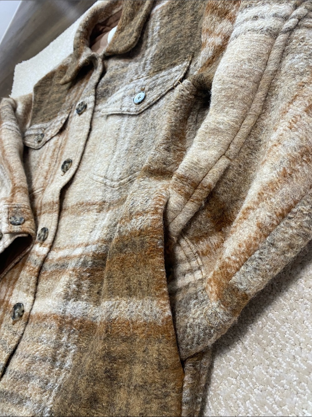 Aritzia Wilfred Ganna Brown and Cream Plaid Teddy Shacket Size M 75% Wool Laine - Picture 15 of 16